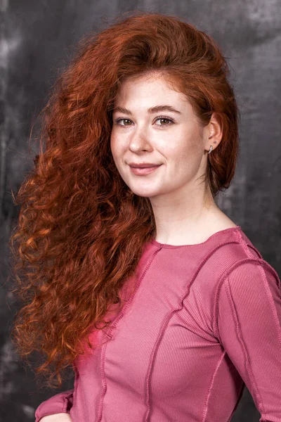 Nahaufnahme Porträt Einer Jungen Schönen Roten Haaren Mädchen — Stockfoto
