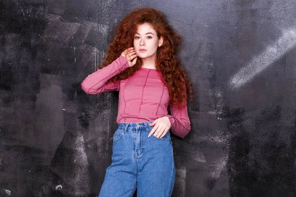 Close Retrato Uma Jovem Linda Menina Cabelo Vermelho — Fotografia de Stock