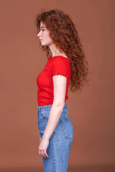 Close Retrato Uma Jovem Linda Menina Cabelo Vermelho — Fotografia de Stock