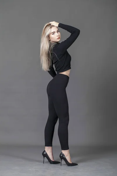 Yoshlar onlayn porno berishadi Super ayol porno