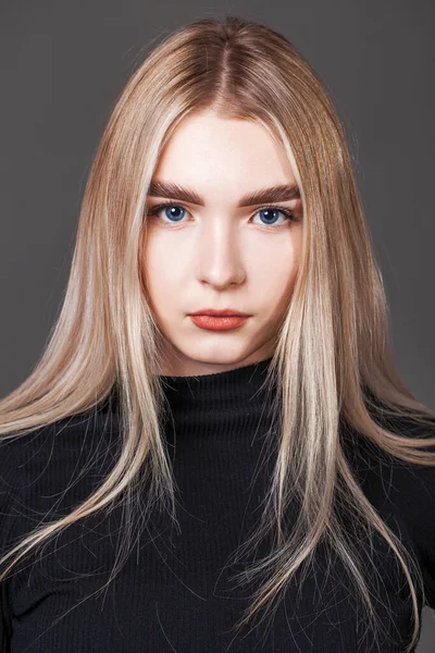 Portrait Young Blonde Girl Dark Background — Stock Photo, Image