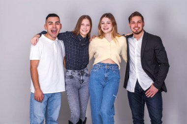 Stüdyo portresi, bir grup genç.