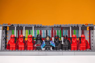 Rusya, Samara, 15 Şubat 2020 - Lego Yıldız Savaşları Minyatür Yapımcısı. Kızıl Muhafız, İmparator Darth Sidious, Darth Vader, Darth Moul