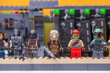 Rusya, Samara, 15 Şubat 2020 - Lego Minyatür Yapımcısı. Ünlü Ödül Avcıları Takımı - Yıldız Savaşları Karakterleri