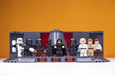 Rusya, Samara, 15 Şubat 2020 - Lego Yıldız Savaşları Minyatür Yapımcısı. Kızıl Muhafız, İmparator Darth Sidious, Darth Vader, Darth Moul