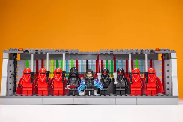 Rusya, Samara, 15 Şubat 2020 - Lego Yıldız Savaşları Minyatür Yapımcısı. Kızıl Muhafız, İmparator Darth Sidious, Darth Vader, Darth Moul