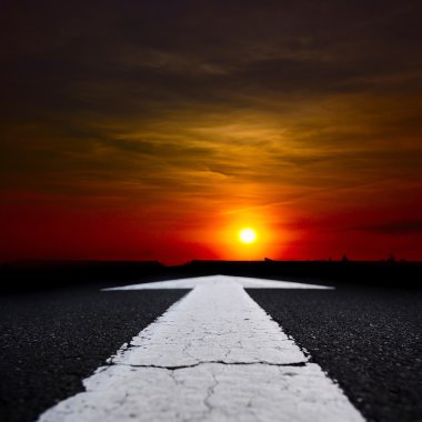 bir karanlık gece araba yolu