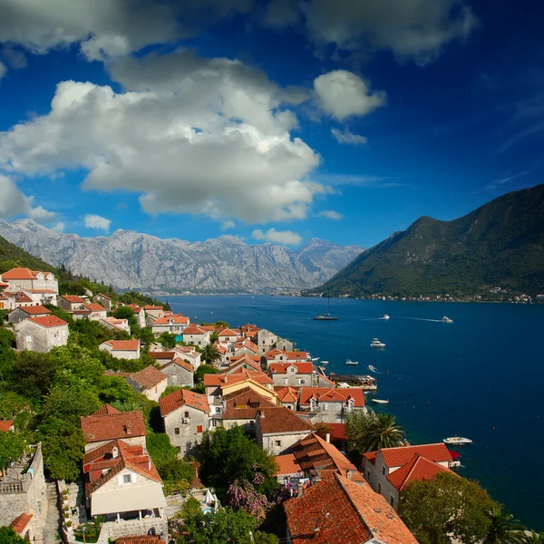 European village near the mountians — Stock Photo, Image