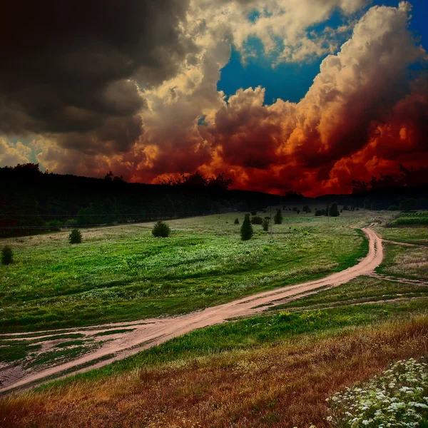 Grond weg bij zonsondergang — Stockfoto