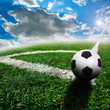 Sahada futbol topu
