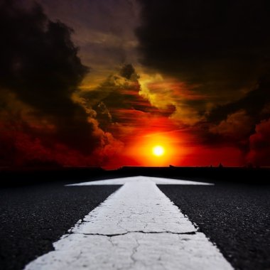 bir karanlık gece araba yolu