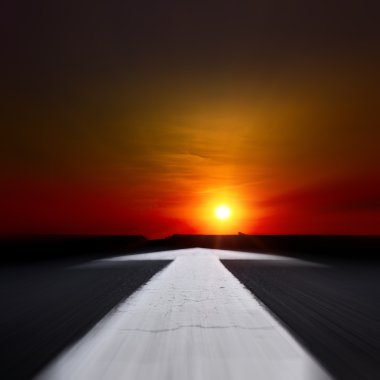 bir karanlık gece araba yolu