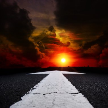 bir karanlık gece araba yolu