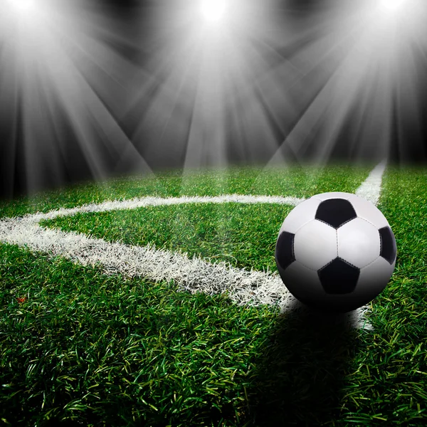 Pallone da calcio sul campo — Foto Stock