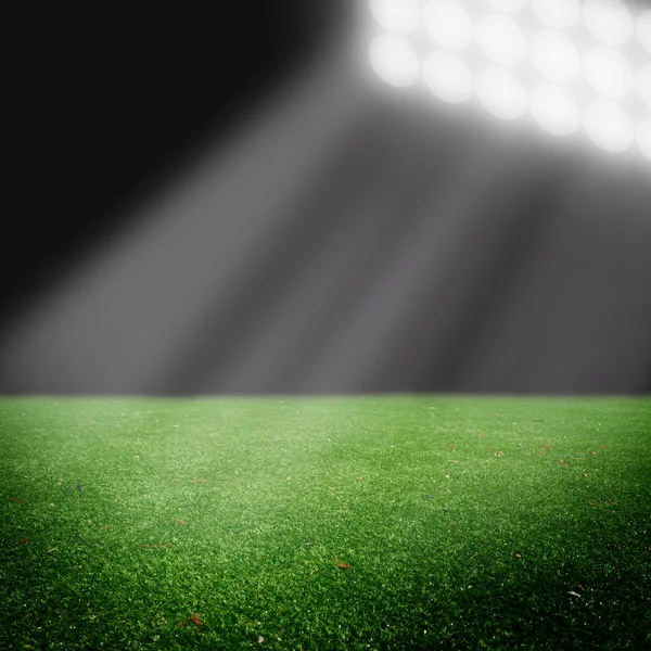 Futbol sahası ile parlak ışıklar — Stok fotoğraf