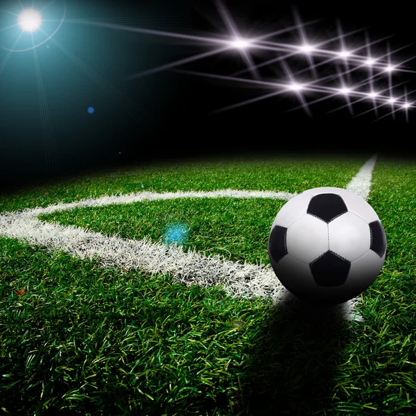 Pallone da calcio sul campo — Foto Stock