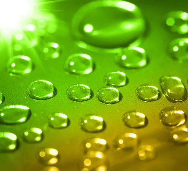 Gotas de água amarela — Fotografia de Stock