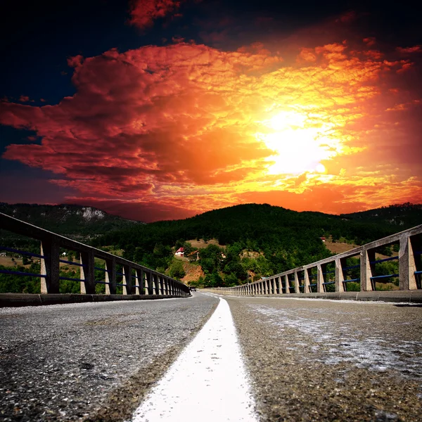 Asphalt road with the sky — Stock Photo, Image