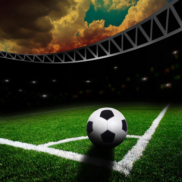 Campo di calcio con luci luminose — Foto Stock