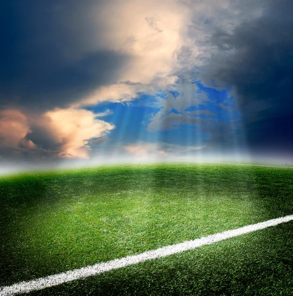 Campo di calcio con luci luminose — Foto Stock