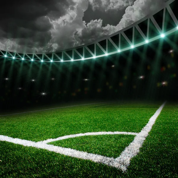 Campo di calcio con luci luminose — Foto Stock