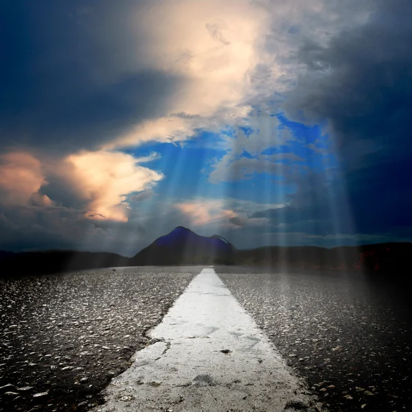 Asphalt road with sun rays — Stock Photo, Image