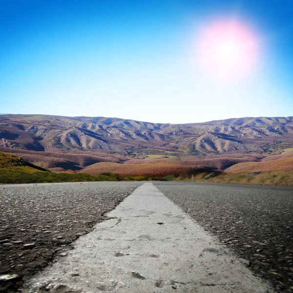 Asphalt road with mountians — Stock Photo, Image