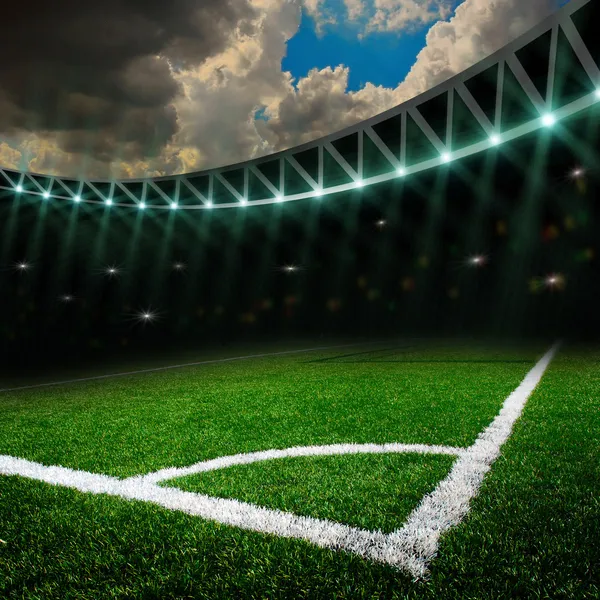 Campo de fútbol con luces brillantes —  Fotos de Stock