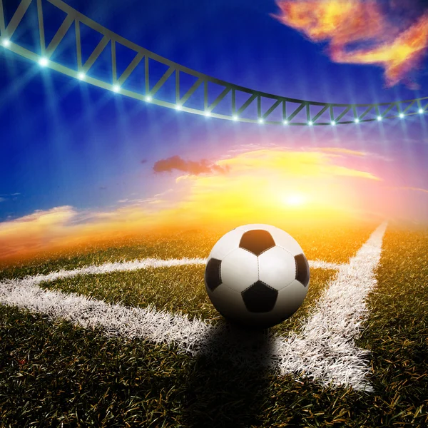 Pelota de fútbol en el campo — Foto de Stock