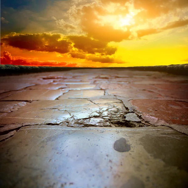 Pedra auto estrada ao pôr do sol — Fotografia de Stock