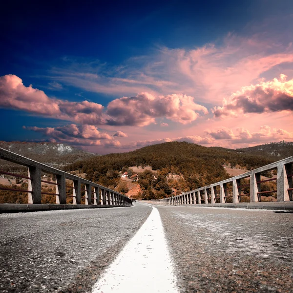 Asphalt road with the sky — Stock Photo, Image