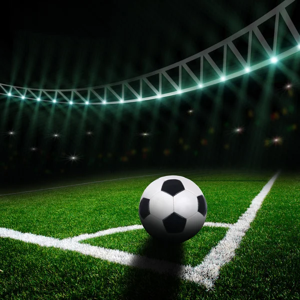 Fotbollsplan med starkt ljus — Stockfoto