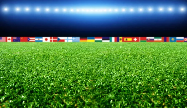 Estadio de fútbol con banderas y luces — Foto de Stock