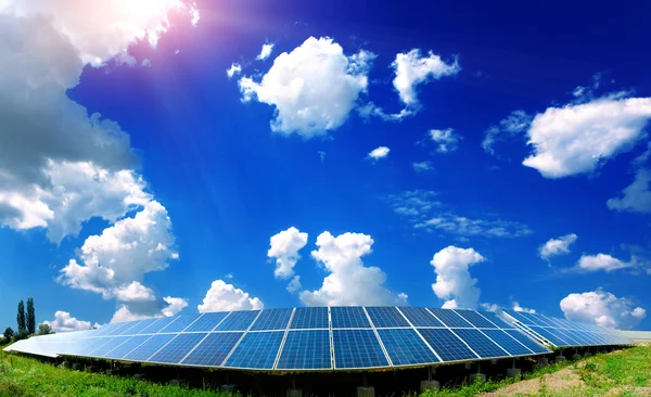 Solar panels on the field — Stock Photo, Image