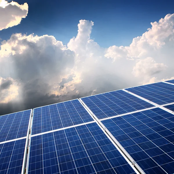 Solar panels on the field — Stock Photo, Image