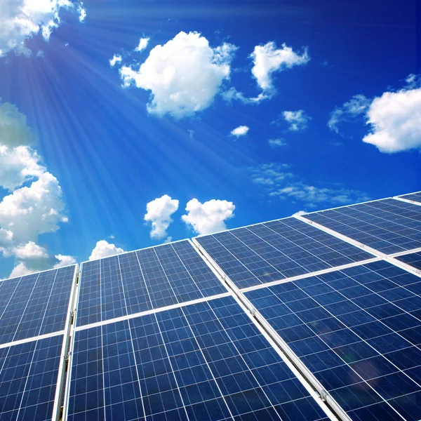 Solar panels on the field — Stock Photo, Image