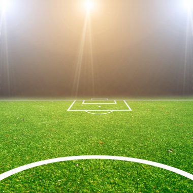 Parlak ışıkları olan futbol stadyumu