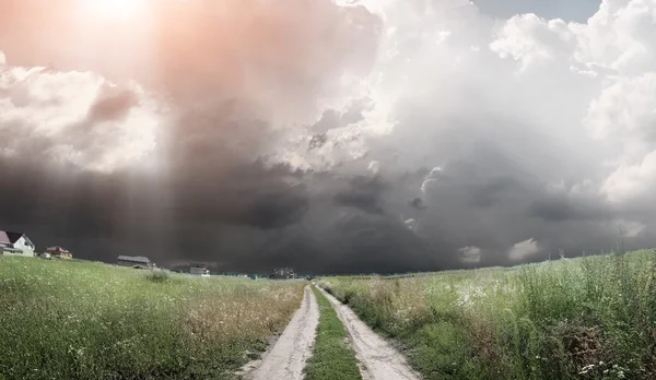 Grond weg in de zomer veld — Stockfoto