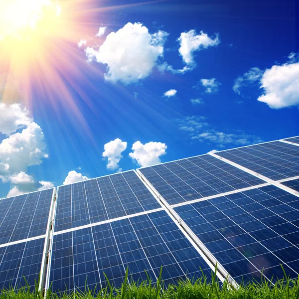 Solar panels on the field — Stock Photo, Image