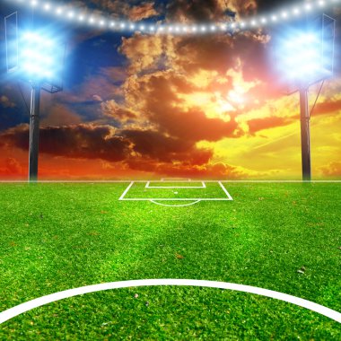 Parlak ışıkları olan futbol stadyumu