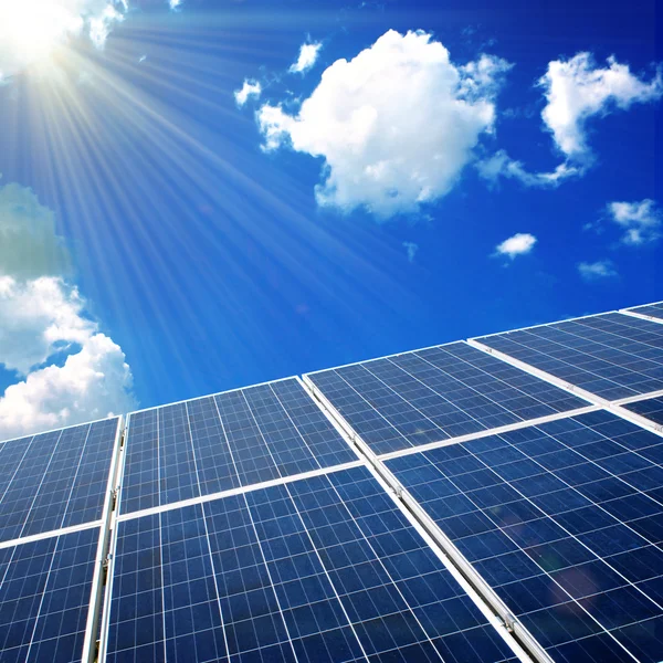 Solar panels with the sunny sky — Stock Photo, Image