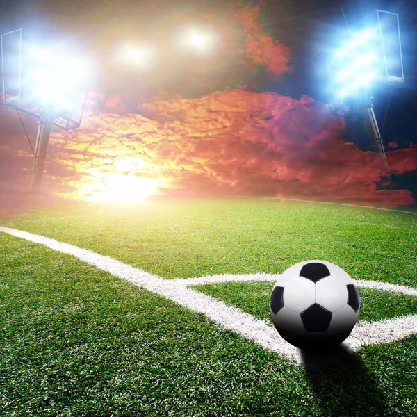 Estadio de fútbol con luces brillantes — Foto de Stock