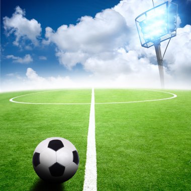 Parlak ışıkları olan futbol stadyumu