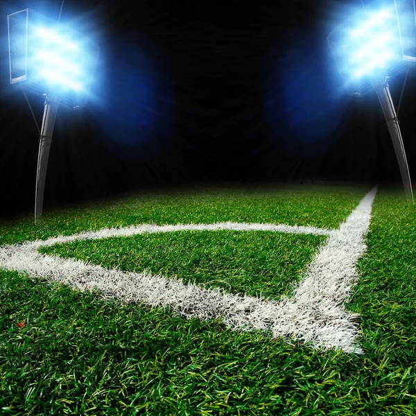 Estadio de fútbol con las luces brillantes — Foto de Stock