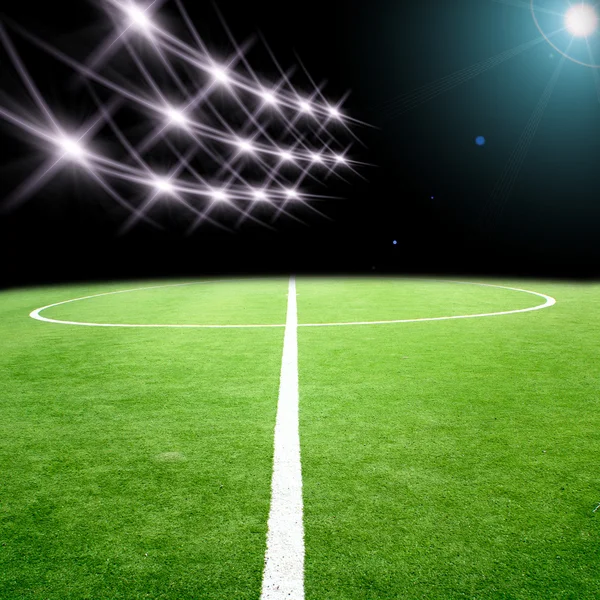 Estadio de fútbol con luces brillantes — Foto de Stock