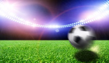 Parlak ışıkları olan futbol stadyumu