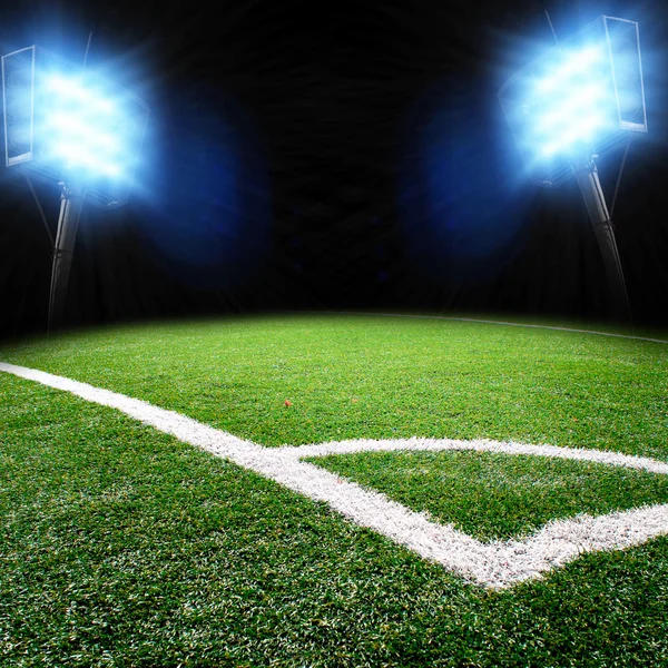 Estadio de fútbol con luces brillantes — Foto de Stock