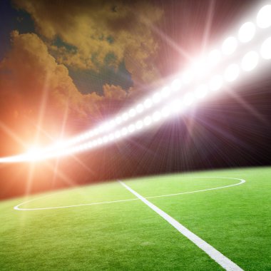 Parlak ışıkları olan futbol stadyumu