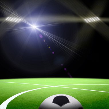 Parlak ışıkları olan futbol stadyumu