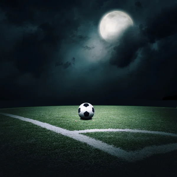 Футбольне поле на місячному світлі — стокове фото